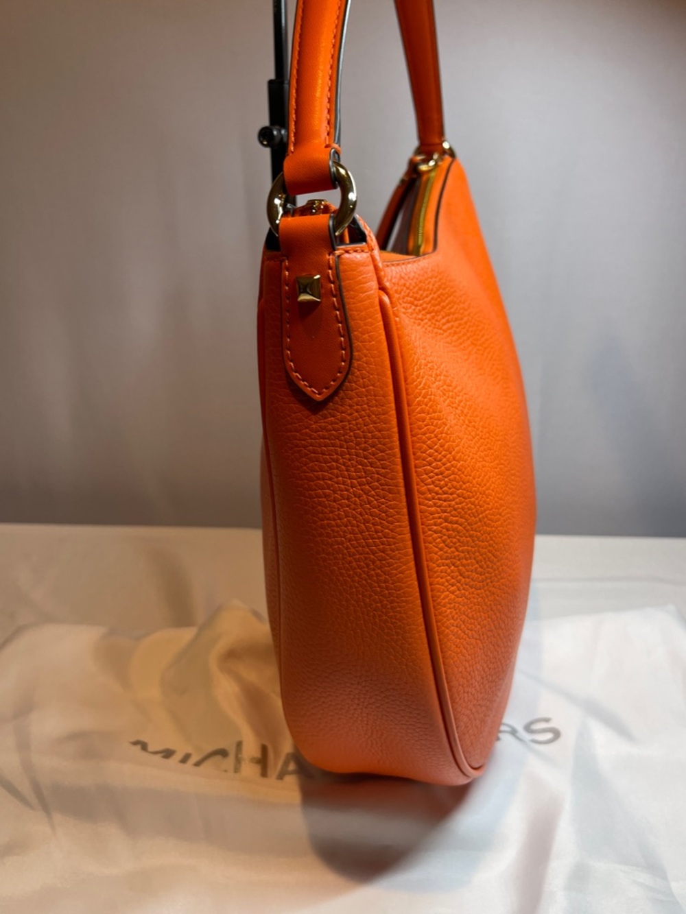 Michael Kors Dover Large Leather Shoulder Bag - Picture 6 of 14
